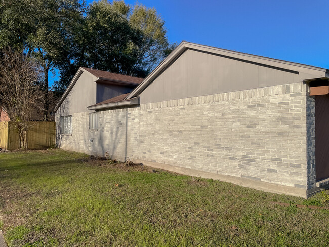 Building Photo - 3250 Chalfont Dr