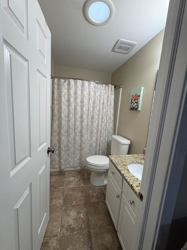 Building Photo - 1375 Burnett Dr