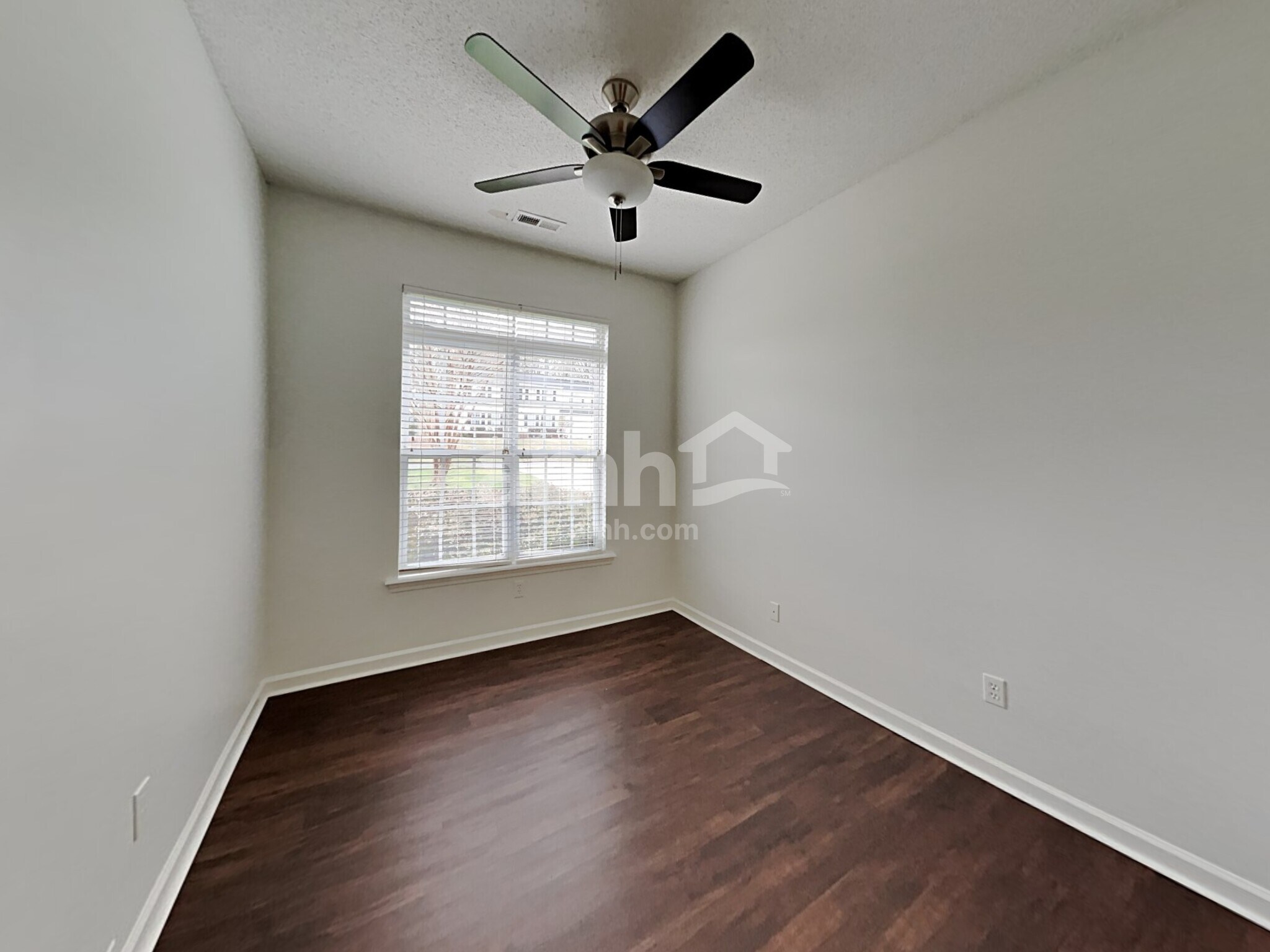 Building Photo - 19504 Tryon St