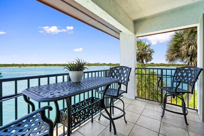 Building Photo - 1630 Seaway Dr