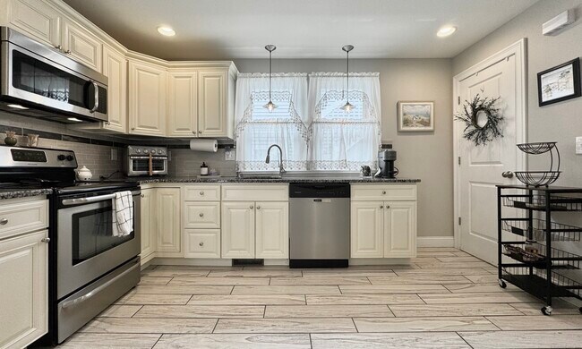 Building Photo - 35 Coolridge Rd