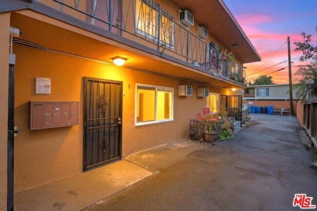 Building Photo - 222 S Ave 63