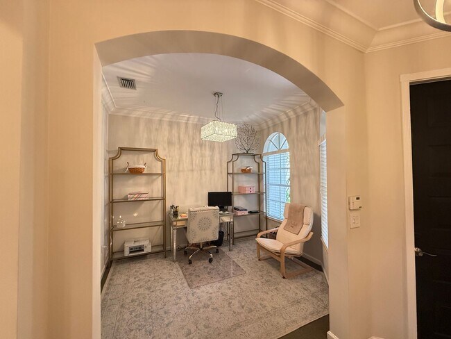 Building Photo - Two-story Upscale Townhouse located at Bel...