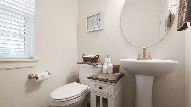 Building Photo - Beautiful, Light-Filled Home Bordering Protected Greenbelt