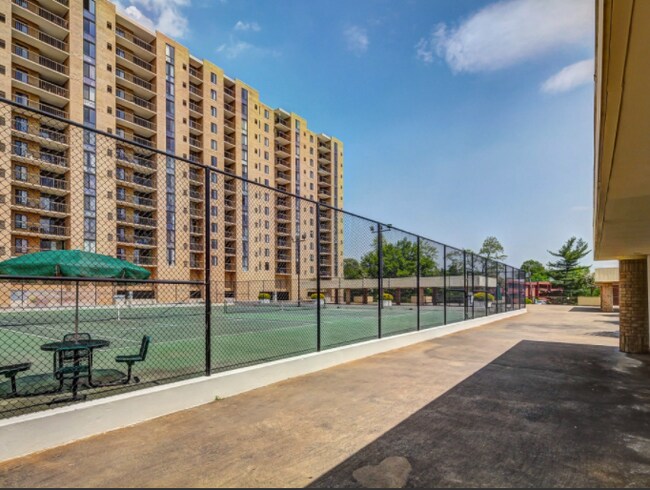 Building Photo - 4500 S Four Mile Run Dr