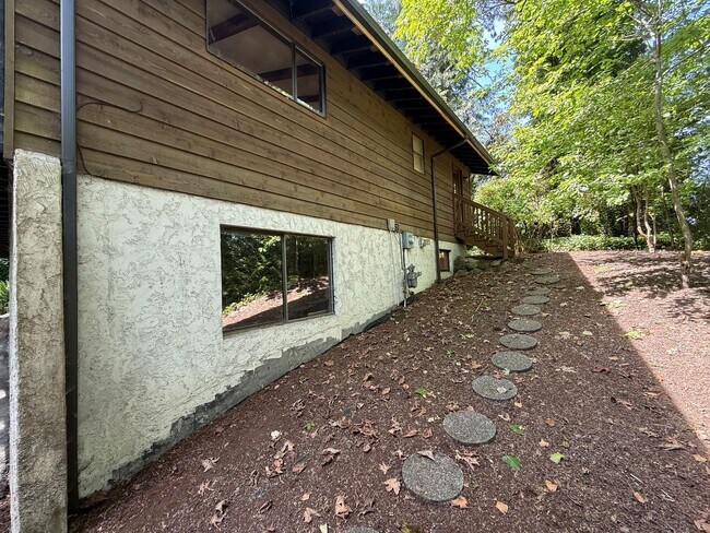 Building Photo - 3 Bed 2.5 Bath in the Heart of Bellevue