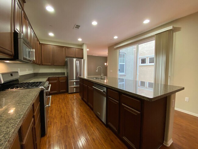 Building Photo - Beautiful 5 Bedroom/3 Bath Oceanside Home in Dixie Village