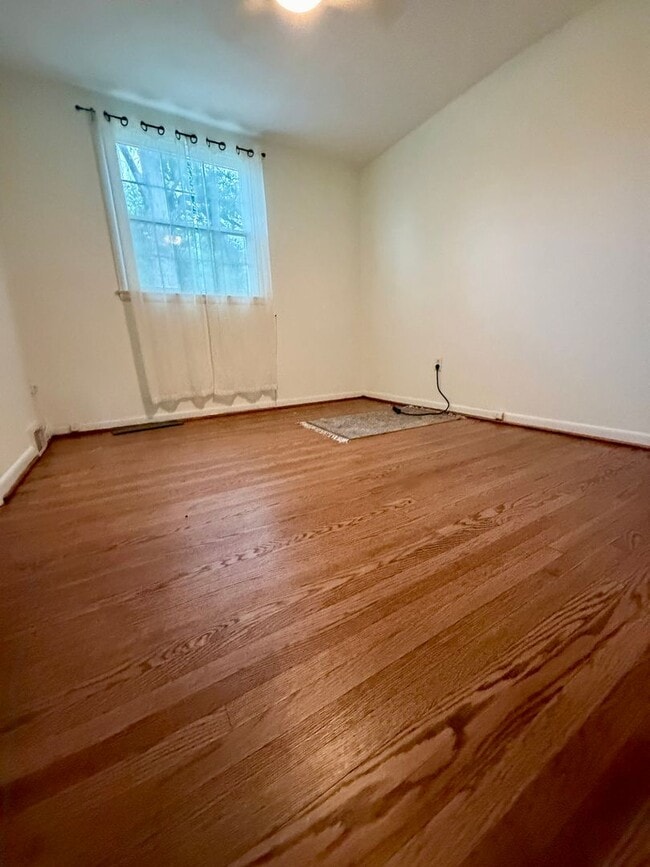 Building Photo - 300 Winding Way