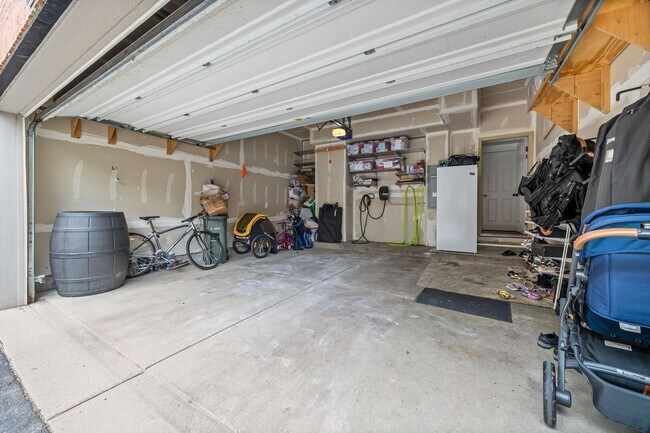 Building Photo - 302 Narragansett Ct