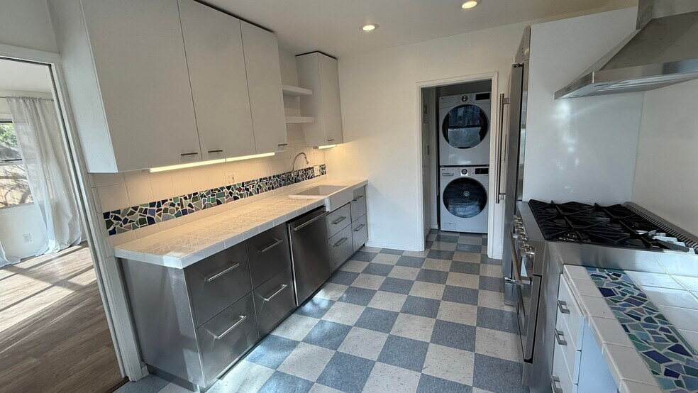 Kitchen - 710 Pacific Avenue