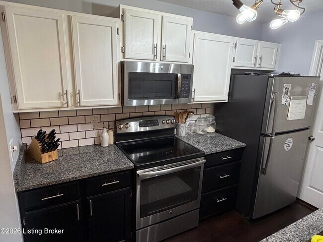 Building Photo - 341 Piatt Pl
