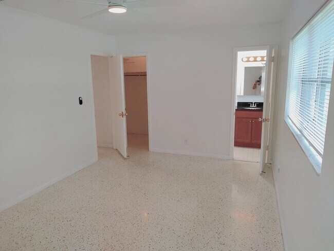 Building Photo - 4899 NW 5th Ave
