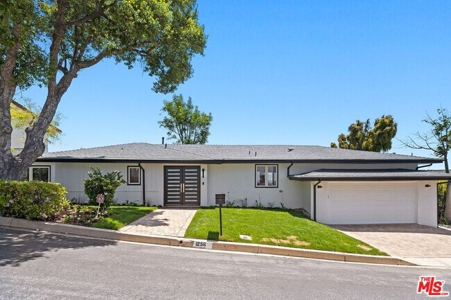 Building Photo - 1256 Stradella Rd