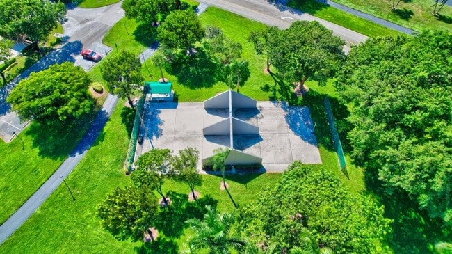 Building Photo - 8046 Summerview Terrace