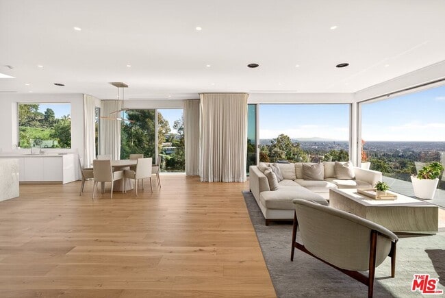 Building Photo - 9894 Beverly Grove Dr