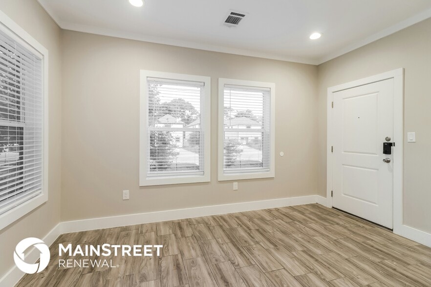 Building Photo - 8219 Crestview Dr