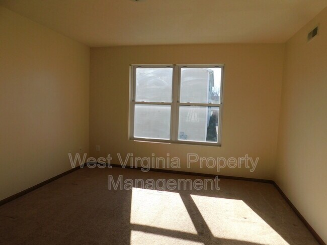 Building Photo - 210 Cardinal Wy