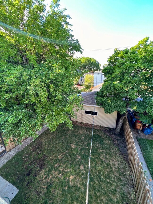 Building Photo - 1744 W Winnemac Ave