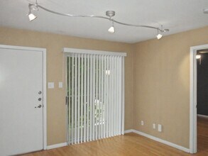 Building Photo - 3204 Menchaca Rd