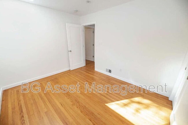 Building Photo - 1411 Arlington Blvd