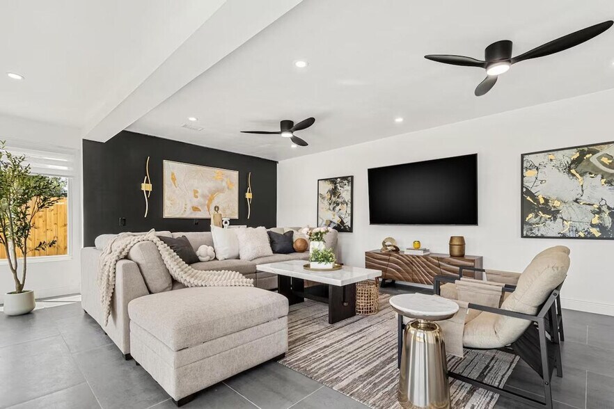 Building Photo - 650 69th Ave S