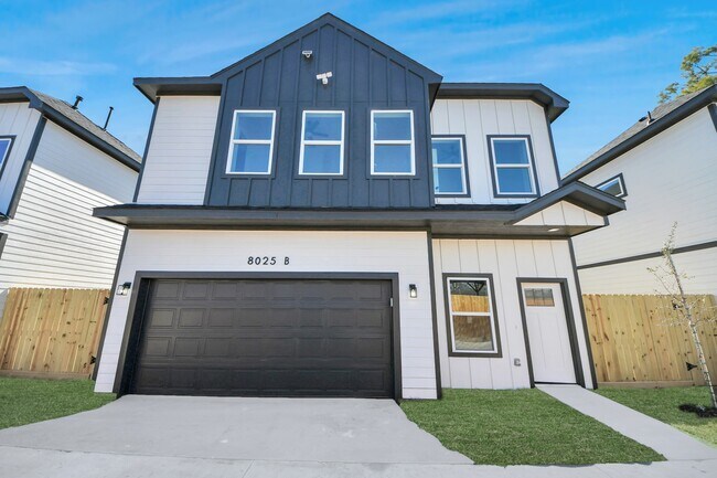 Building Photo - 8025 Peachtree St