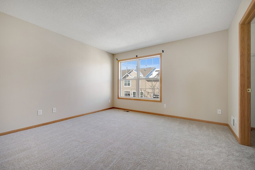 Master Bedroom - 10022 Gentian Dr