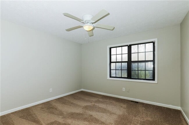 Building Photo - 2929 Pine Grove Dr