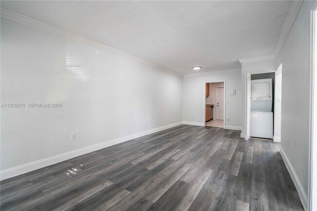 Building Photo - 7925 Hawthorne Ave