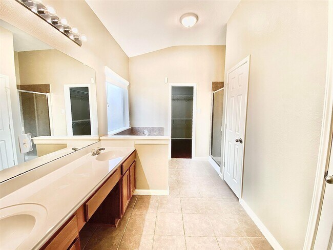 Building Photo - 2614 Orchard Creek Ln