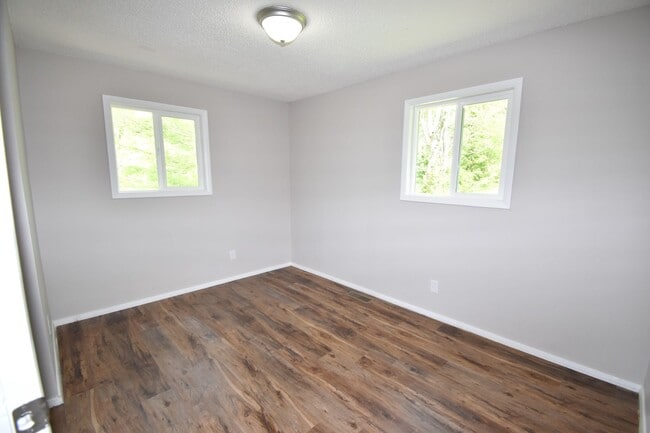 Building Photo - 3 Bedroom 1 Bath Home For Rent Near Heritage Park!