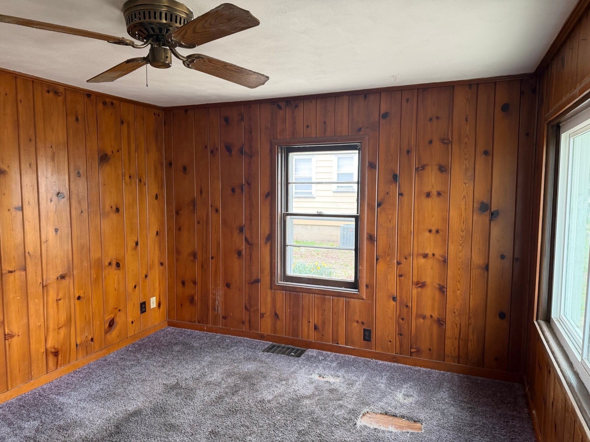 Building Photo - 1604 S Kneer Ave