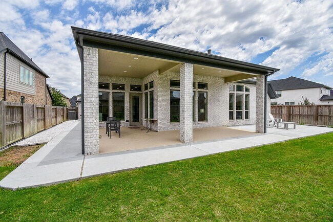 Building Photo - 28903 Creekside Bend Dr