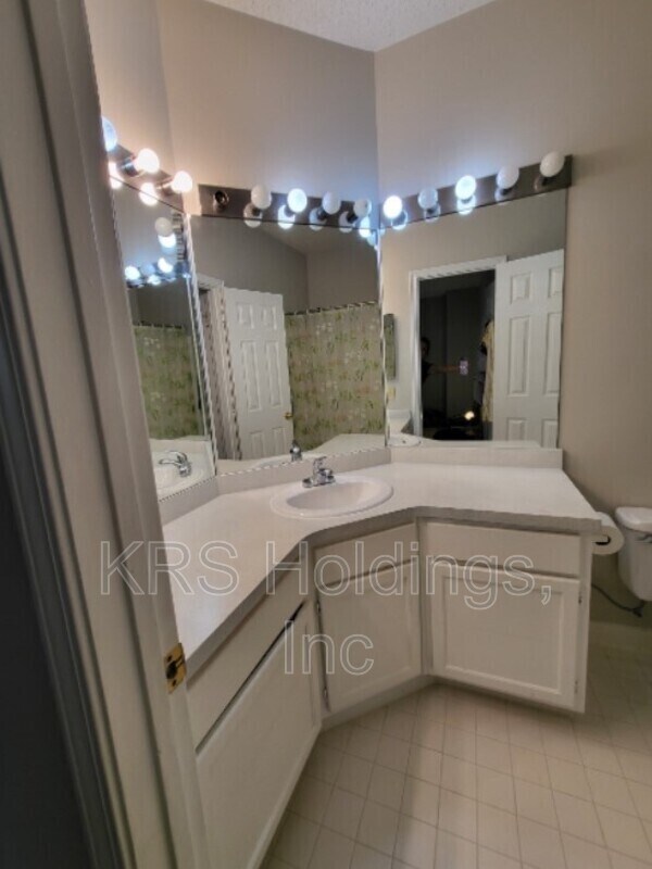 Building Photo - 13070 Autumn Woods Way
