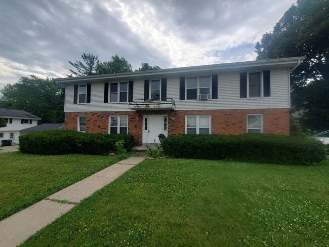 Primary Photo - 2205 Green Tree Rd