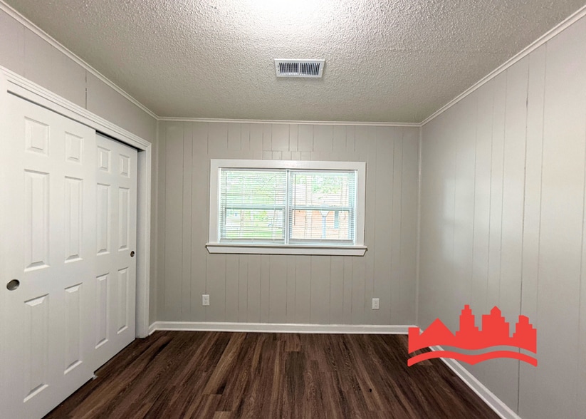 Building Photo - Welcome to 5313 Long Acres Ave!