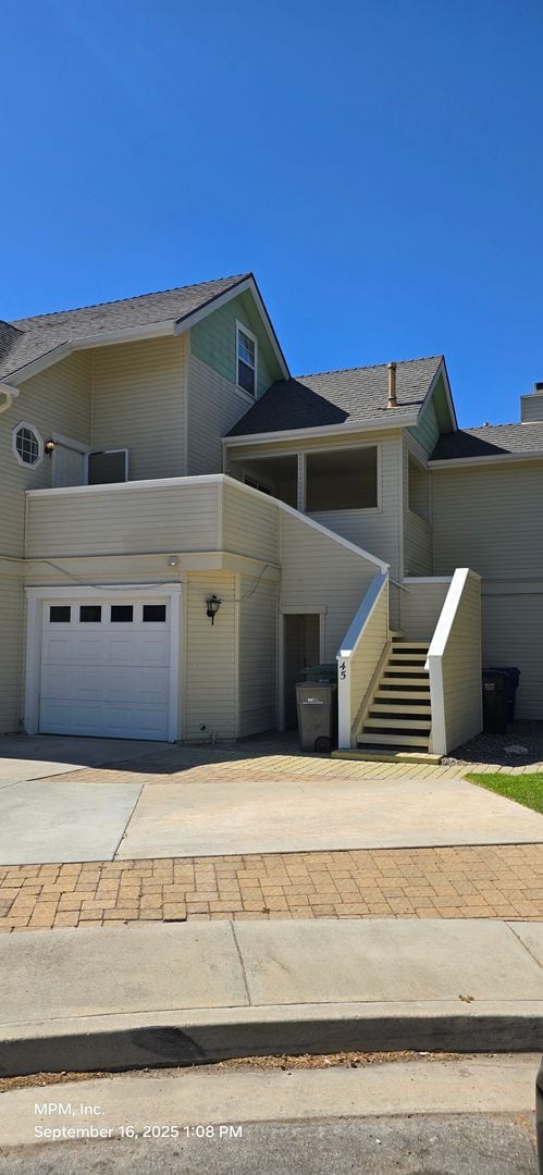 Building Photo - X41 Thomas Court (41,45,49)