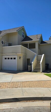 Building Photo - X41 Thomas Court (41,45,49)