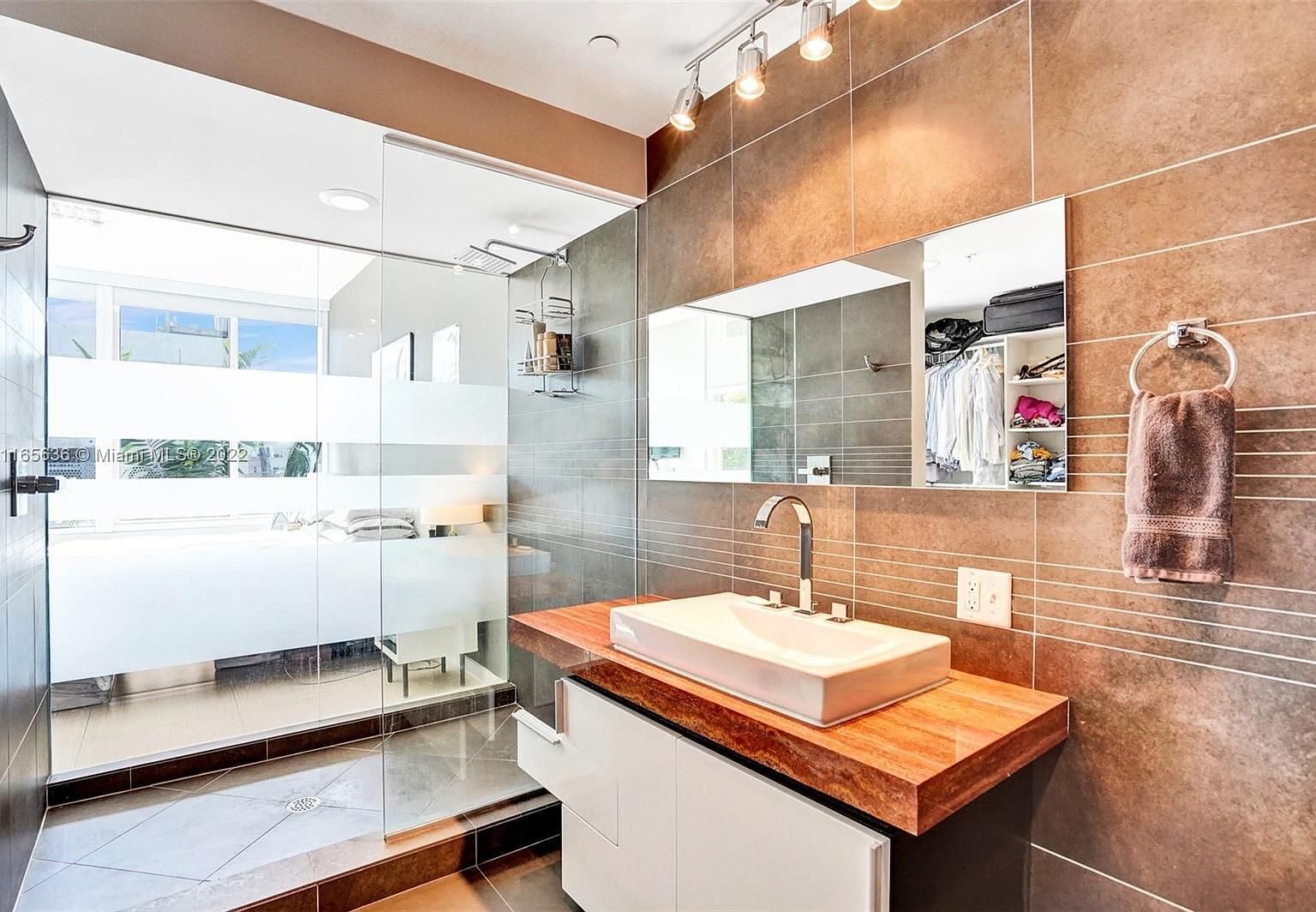 Building Photo - 2100 Park Ave