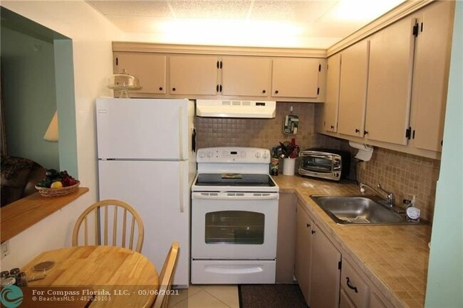 Building Photo - 27 Newport Ct