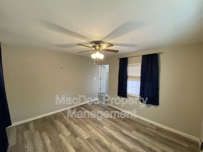Building Photo - 205 N Irving Ave