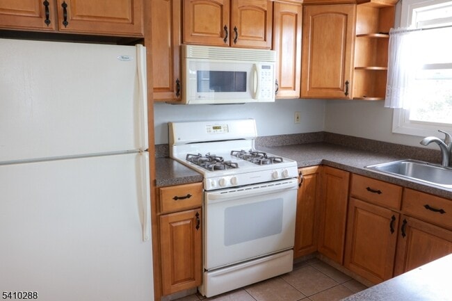 Building Photo - 118 Hobart Ave