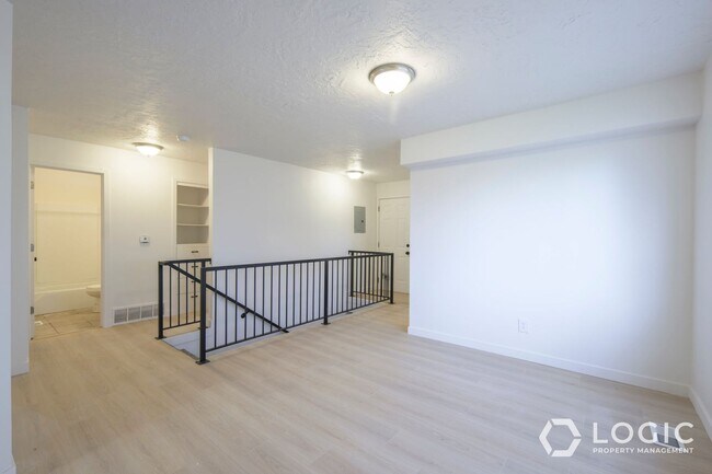 Building Photo - 3151 Quincy Ave