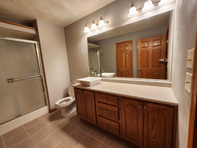Building Photo - 4 Bedroom Greenville