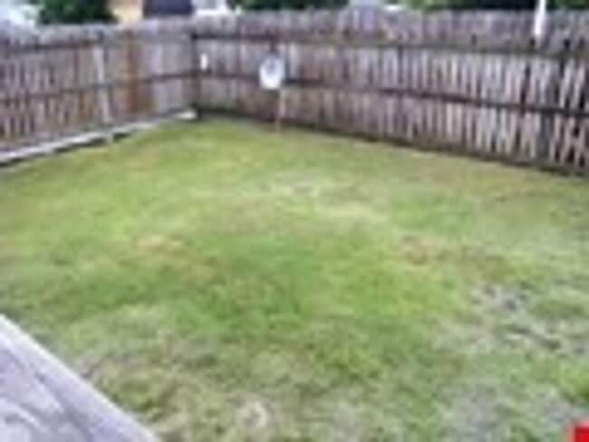 Building Photo - 611 Cedar St