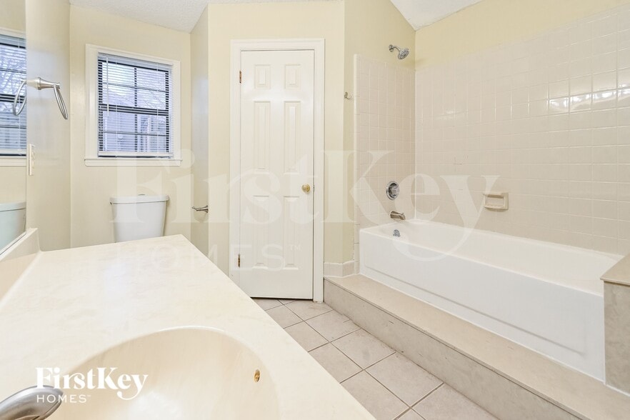 Building Photo - 4415 Sunnyslope Dr