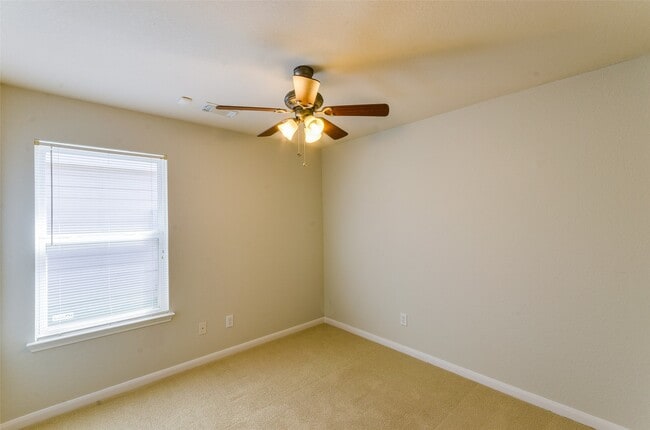 Building Photo - 3302 Legends Landing Dr