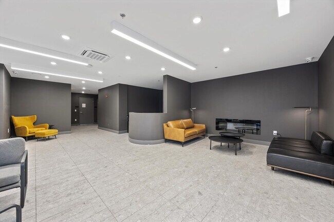 Building Photo - 6910 Ridge Ave