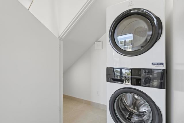 Building Photo - 1065 Buena Vista Way