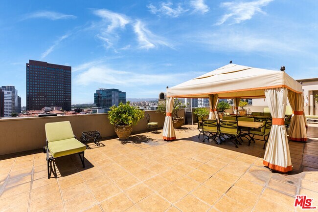 Building Photo - 10795 Wilshire Blvd